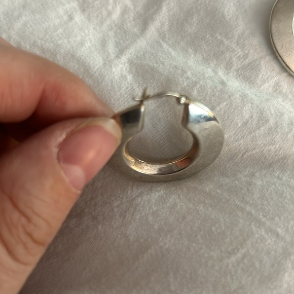 Elegant Vintage 925 Sterling Silver Hoop Earrings - Picture 5 of 11